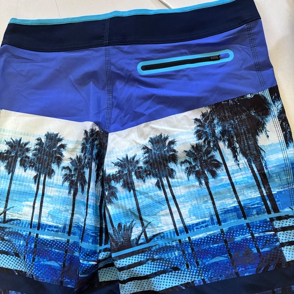 New mens Oakley board shorts various sizes - Picture 3 of 5